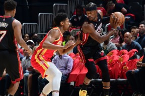 爱游戏官网首页 -江南雷霆队鏖战蓬莱金雕队，冲浪大奖赛守住胜果，替补奇兵立功。关键战拿下信心(2023龙狮队队员)