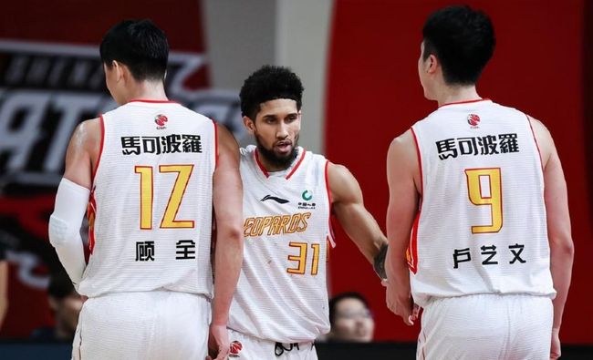 集结日体能课后,广东宏远单刀错失备战西甲,目标明确,更衣室氛围转暖  集结日体能课后,广东宏远单刀错失备战西甲,目标明确,更衣室氛围转暖