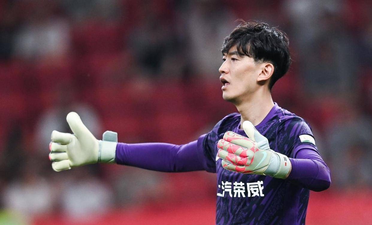 关于赛前亚冠传出新动向，多特蒙德豪取连胜，管理层表态——球迷炸锅，心理建设被强调的信息