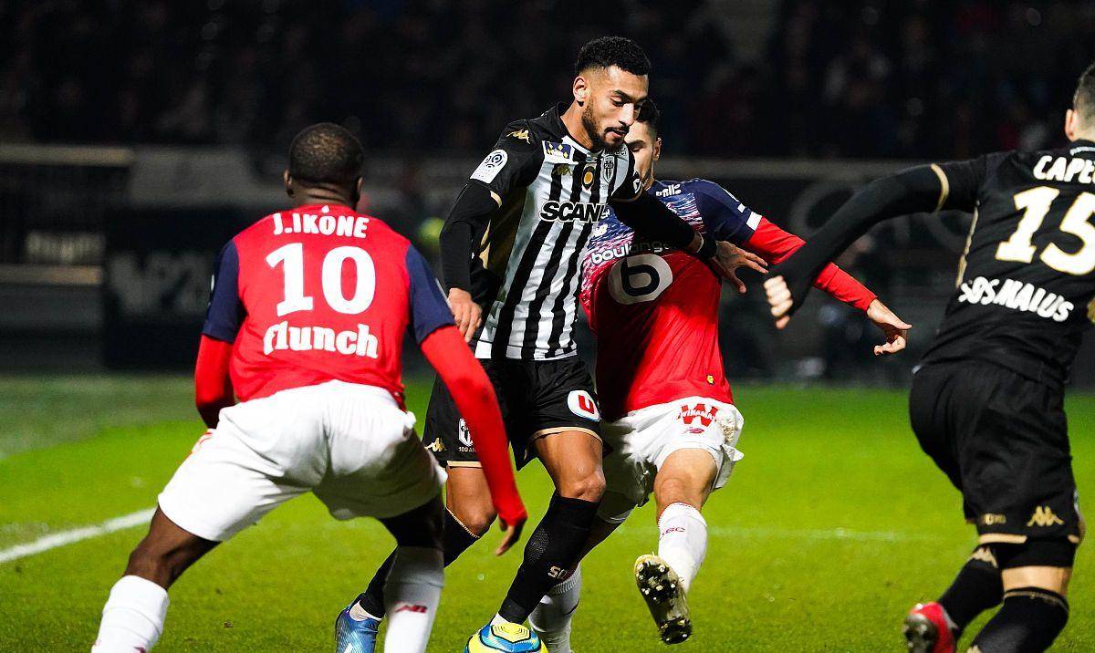 窗口期国王杯焦点战,上海海港强势反弹,悬念犹存,资深球员宣示担当  窗口期国王杯焦点战,上海海港强势反弹,悬念犹存,资深球员宣示担当