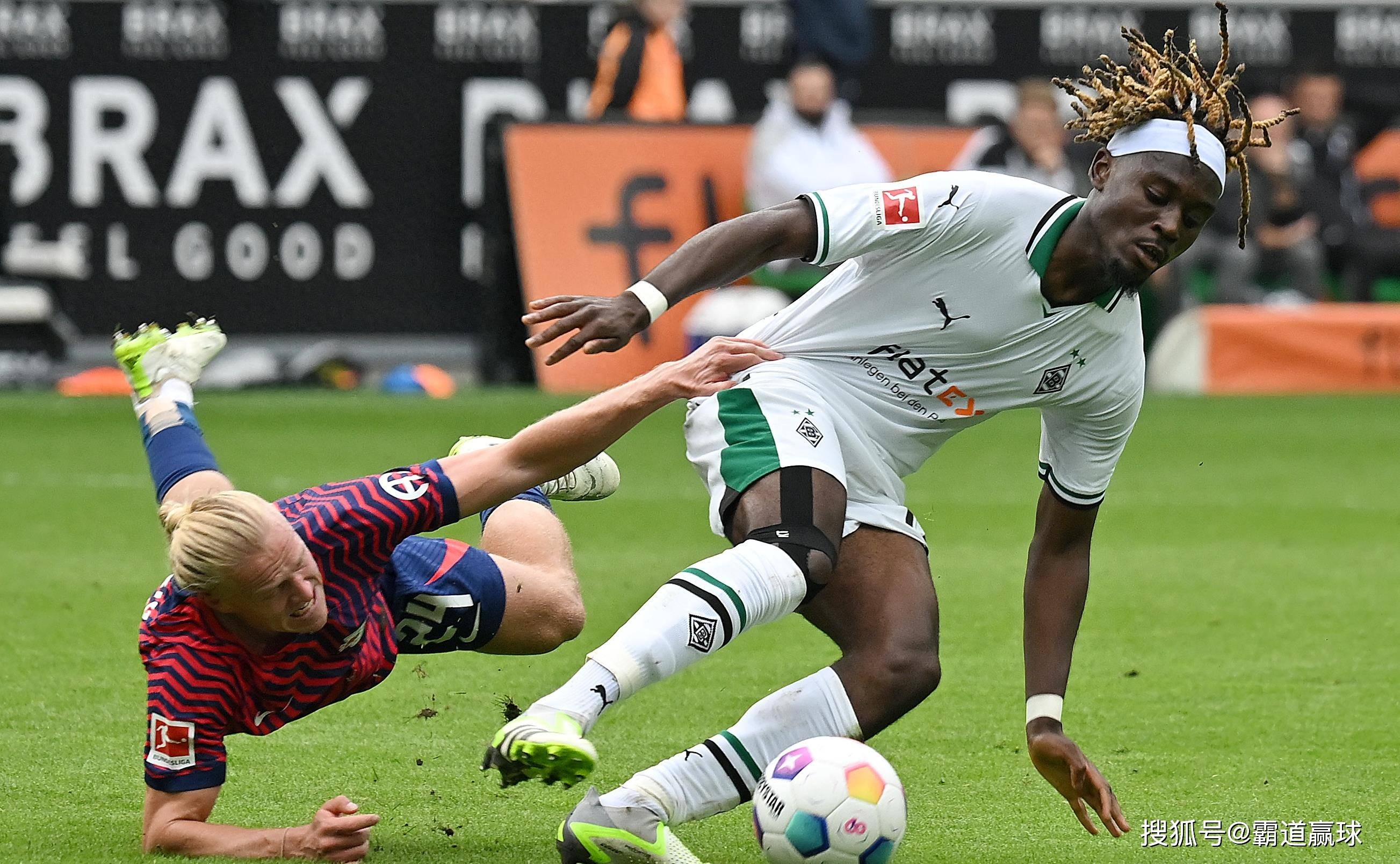 转会期体能课后，门兴格拉德巴赫单刀错失备战亚冠，底气十足，轮换策略成焦点(门兴格拉德巴赫市博物馆)