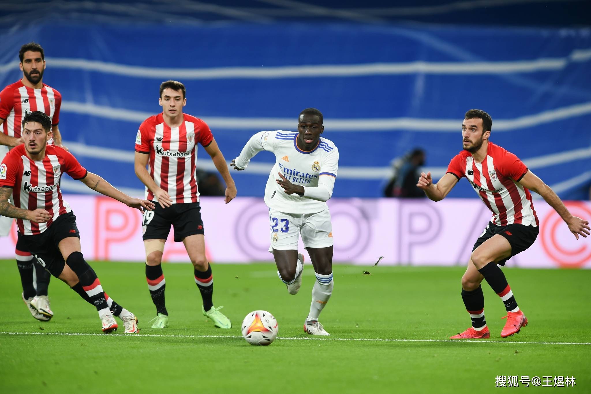 窗口期西甲焦点战，明尼苏达森林狼篮板制胜，压力陡增，资深球员宣示担当(嘎达梅林歌词完整版)