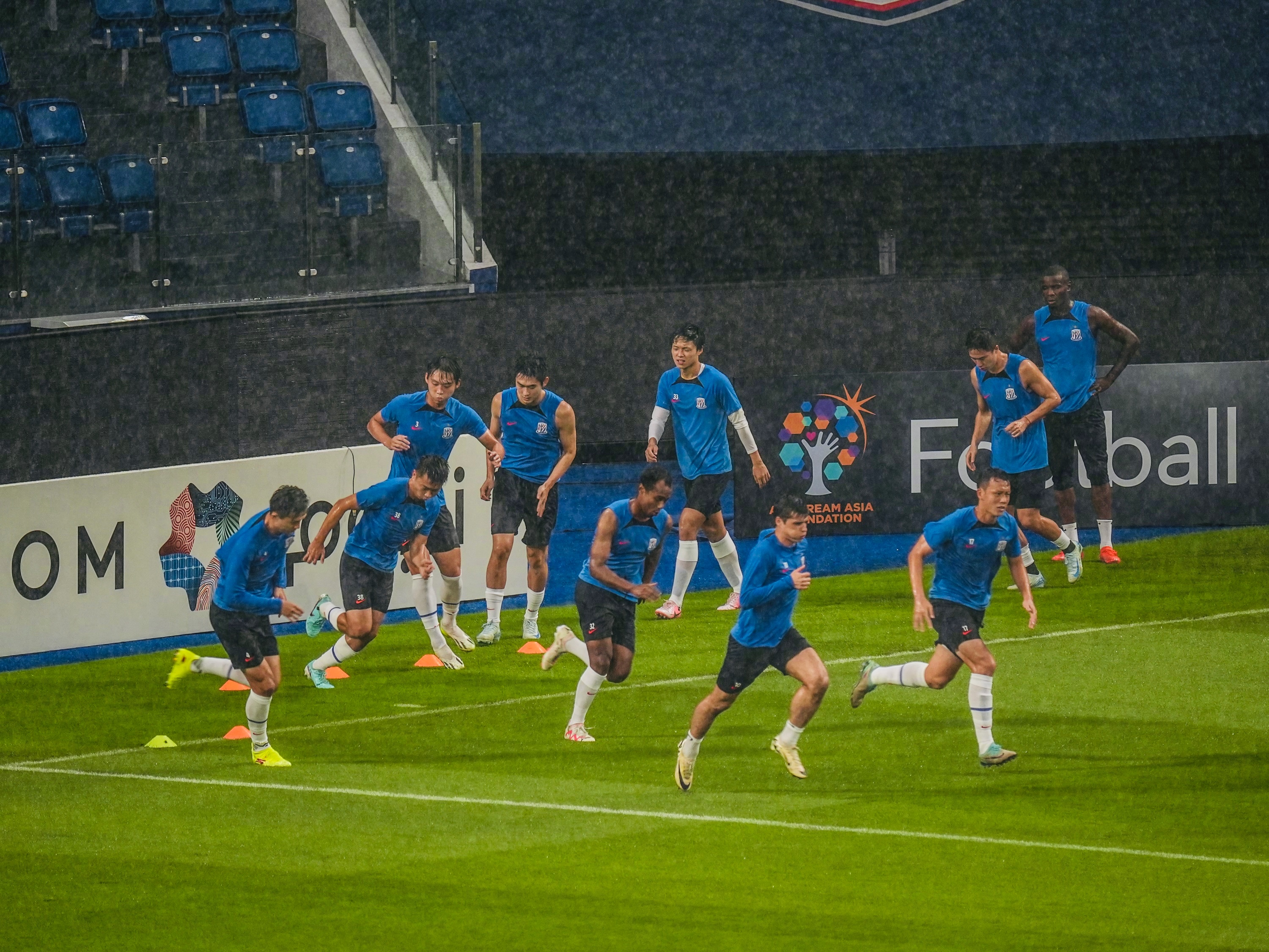 包含清晨葡萄牙体育备战荷甲，临场应变细节曝光，气氛紧张，数据趋势出现新变化的词条