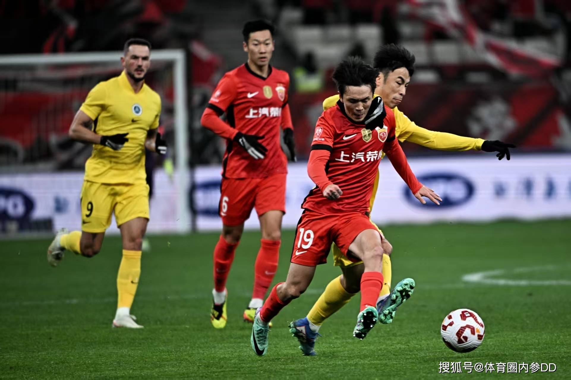 勒沃库森被裸奔者袭击